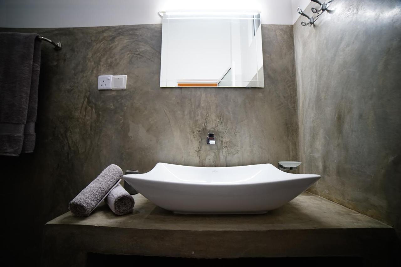 Island Life Hotel Negombo Buitenkant foto
