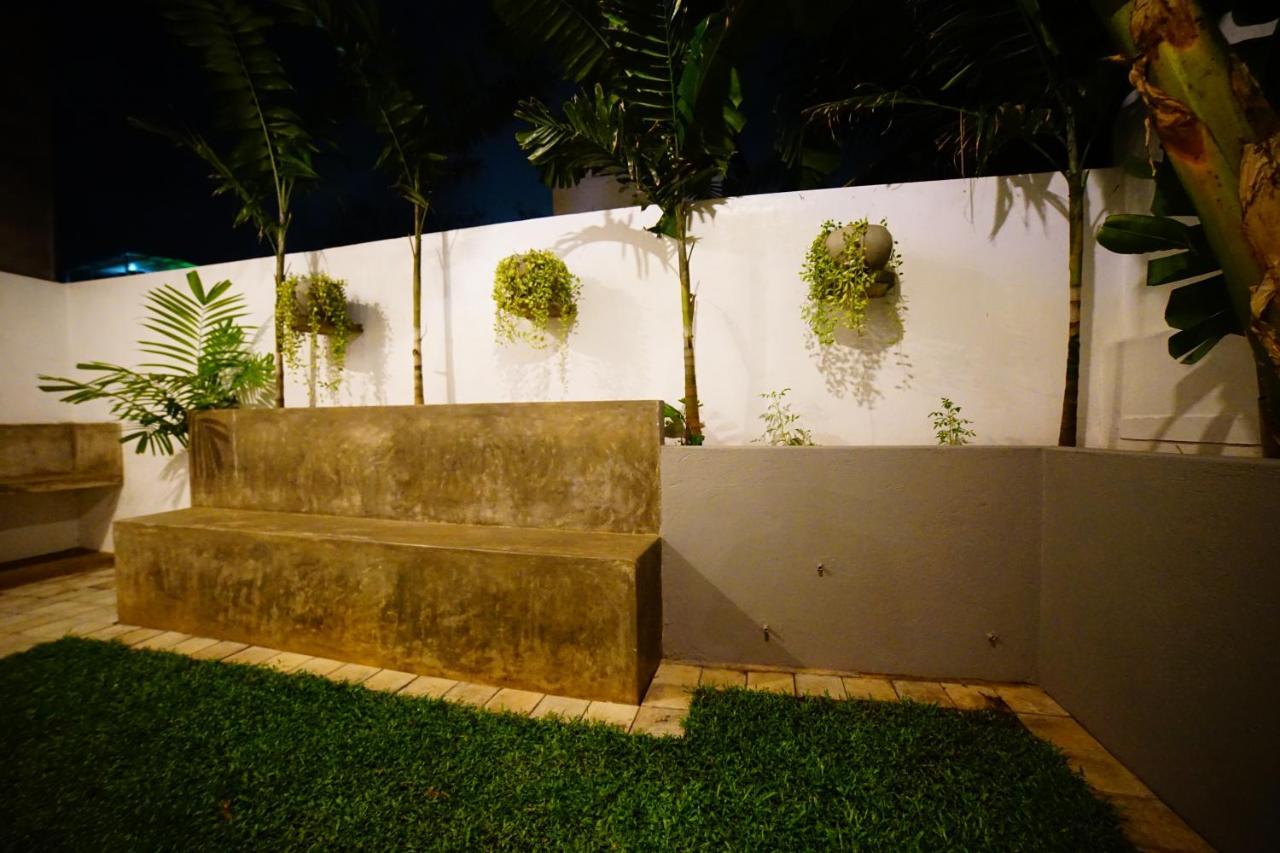 Island Life Hotel Negombo Buitenkant foto